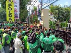 Ratusan Ojol Mataram Demo Tuntut Keadilan atas Tewasnya Affan