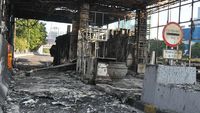 Sederet Gerbang Tol Hangus Terbakar Usai Aksi Massa Rusuh