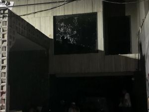 Massa Bubarkan Diri Usai Jarah Rumah Sahroni, Begini Kondisi Terkini