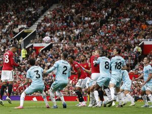 MU Vs Burnley: Setan Merah Menang 3-2 MU Vs Burnley: Setan Merah Menang 3-2