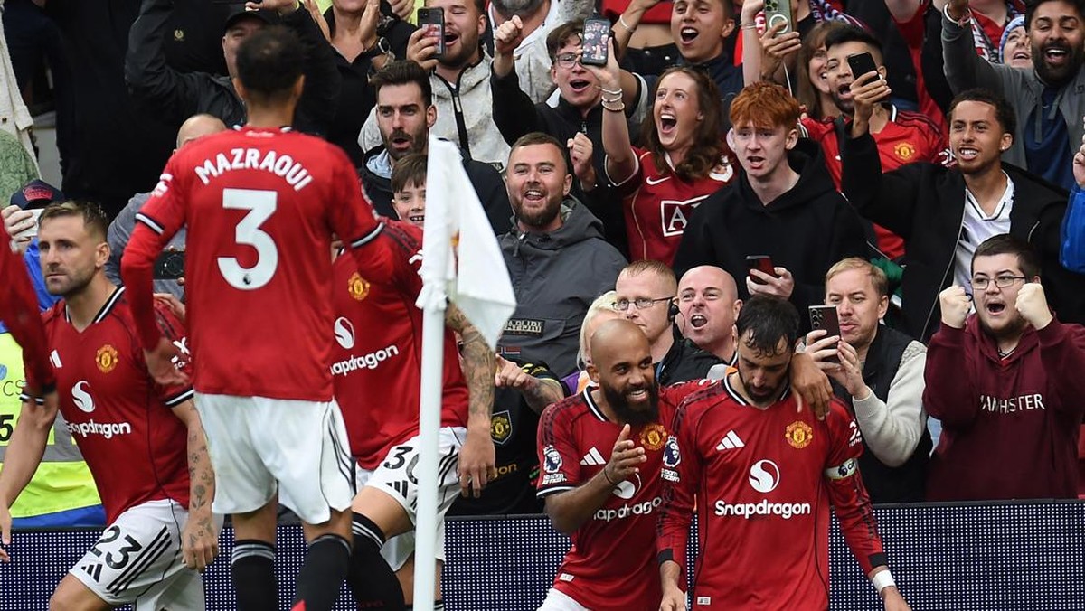 MU meraih kemenangan pertamanya di musim ini usai mengalahkan Burnley 3-2 dalam laga Liga Inggris. (Foto: REUTERS/Peter Powell)