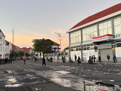 Suasana Terkini Polrestabes Surabaya Usai Demo Ricuh