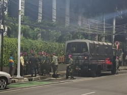 Marinir Berjaga di NasDem Tower Usai Massa HMI Sempat Blokade Jalan
