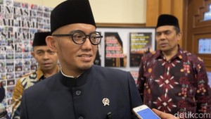 Wamen Haji Dahnil Anzar dan Style Uniknya, Serasa Traveling ke Era STOVIA