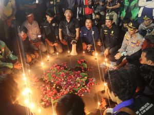 Aksi Damai Bela Affan Kurniawan, Massa Tabur Bunga Depan Polres Dumai