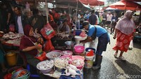 Aktivitas Pasar Sembako Kebayoran Berjalan Normal