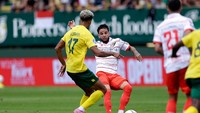 Verdonk memperkuat NEC sejak musim 2021/2022. Dia menjelma menjadi andalan di posisi bek kiri. (Foto: Getty Images/Soccrates Images)