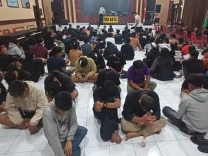143 Diduga Perusuh di Blitar Ditangkap, Ada yang Pembakar DPRD Kediri 143 Diduga Perusuh di Blitar Ditangkap, Ada yang Pembakar DPRD Kediri