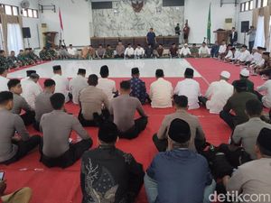 Pemkab Bima Gelar Doa Bersama untuk Kedamaian Daerah dan Bangsa Pemkab Bima Gelar Doa Bersama untuk Kedamaian Daerah dan Bangsa
