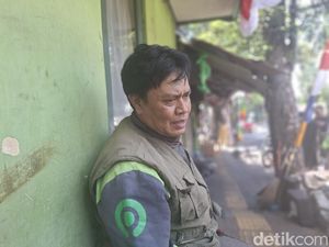 Cerita Endang, 9 Tahun Mengaspal Demi Dekat dengan Keluarga Cerita Endang, 9 Tahun Mengaspal Demi Dekat dengan Keluarga
