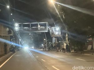 Sejumlah Massa Mendekat ke Polres Jakut, Kendaraan Diminta Putar Balik Sejumlah Massa Mendekat ke Polres Jakut, Kendaraan Diminta Putar Balik