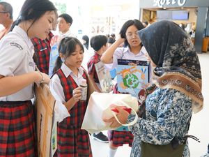 Sambut Hari Ozon, Siswa Tarakanita Kampanye Lingkungan di Stasiun Gubeng Sambut Hari Ozon, Siswa Tarakanita Kampanye Lingkungan di Stasiun Gubeng
