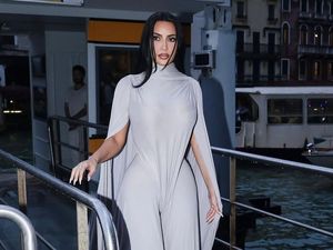 Kim Kardashian Bela Anak Cat Rambut Biru, Tato dan Piercing di Usia 12 Tahun Kim Kardashian Bela Anak Cat Rambut Biru, Tato dan Piercing di Usia 12 Tahun