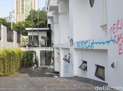 Potret Terbaru Rumah Eko Patrio: Pecahan Kaca dan Barang Berserakan