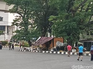 Sejumlah Pos Polisi di Kota Palembang Dirusak Perusuh