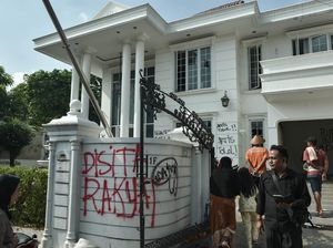 Polisi Tangkap 9 Pelaku Penjarahan di Rumah Uya Kuya Polisi Tangkap 9 Pelaku Penjarahan di Rumah Uya Kuya