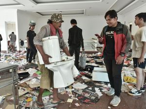 Provokator Penjarahan Rumah Uya Kuya Hasut Warga Lewat Live TikTok Provokator Penjarahan Rumah Uya Kuya Hasut Warga Lewat Live TikTok