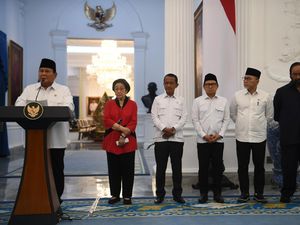 PDIP Jelaskan Alasan Megawati di Samping Prabowo saat Konpres Terkait Aksi Demo PDIP Jelaskan Alasan Megawati di Samping Prabowo saat Konpres Terkait Aksi Demo