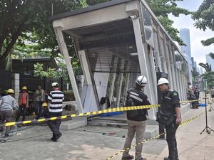Sempat Rusak Usai Ricuh, Stasiun MRT Istora Mulai Diperbaiki Sempat Rusak Usai Ricuh, Stasiun MRT Istora Mulai Diperbaiki