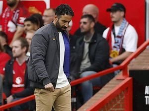 Amorim Kok Nggak Berani Lihat Penalti Bruno Fernandes? Amorim Kok Nggak Berani Lihat Penalti Bruno Fernandes?