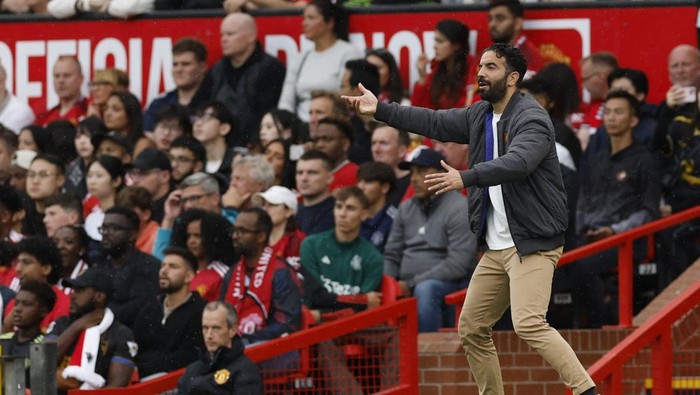Soccer Football - Premier League - Manchester United v Burnley - Old Trafford, Manchester, Britain - August 30, 2025 Manchester United manager Ruben Amorim reacts Action Images via Reuters/Jason Cairnduff EDITORIAL USE ONLY. NO USE WITH UNAUTHORIZED AUDIO, VIDEO, DATA, FIXTURE LISTS, CLUB/LEAGUE LOGOS OR LIVE SERVICES. ONLINE IN-MATCH USE LIMITED TO 120 IMAGES, NO VIDEO EMULATION. NO USE IN BETTING, GAMES OR SINGLE CLUB/LEAGUE/PLAYER PUBLICATIONS. PLEASE CONTACT YOUR ACCOUNT REPRESENTATIVE FOR FURTHER DETAILS..