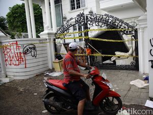 Belasan Orang Diperiksa Terkait Penjarahan Rumah Sahroni hingga Uya Kuya Belasan Orang Diperiksa Terkait Penjarahan Rumah Sahroni hingga Uya Kuya