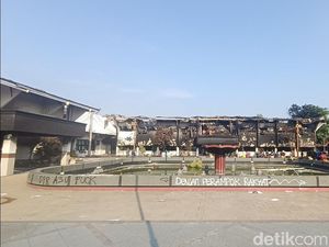 Kompleks Setda Pekalongan Rusak Dibakar Massa, Walkot Siapkan Kantor Darurat Kompleks Setda Pekalongan Rusak Dibakar Massa, Walkot Siapkan Kantor Darurat