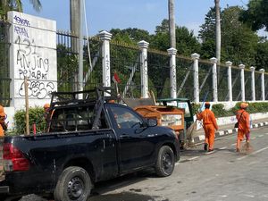Video: Situasi Terkini di Kawasan Gedung DPR, Lalin Arah Slipi Ditutup