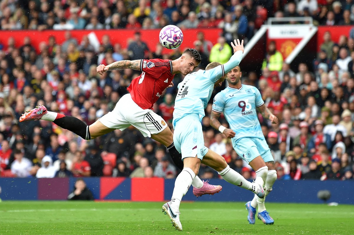 Aksi Benjamin Sesko dalam kemenangan Manchester United atas Burnley 3-2. (Foto: REUTERS/Peter Powell)