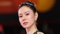 8 Gaya Elegan Son Ye Jin Debut di Venice International Film Festival 2025