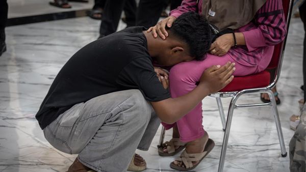 Tangis Anak di Bawah Umur Terlibat Demo Saat Bebas dari Polda Jateng