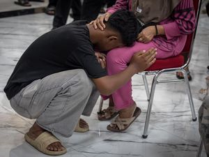 Tangis Anak di Bawah Umur Terlibat Demo Saat Bebas dari Polda Jateng