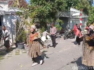 Ribuan Warga Meriahkan Karnaval Antar-RT di Magetan, Kostum Tuyul hingga Sindiran Pejabat Korupsi Ribuan Warga Meriahkan Karnaval Antar-RT di Magetan, Kostum Tuyul hingga Sindiran Pejabat Korupsi