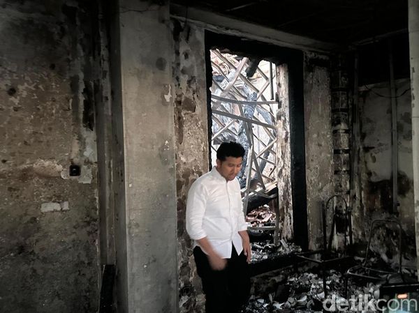 Momen Wagub Emil Meratapi Ruang Kerja di Grahadi Hangus Terbakar