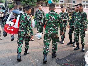 Warga Kembalikan Piring hingga Panci ke Rumah Sri Mulyani Warga Kembalikan Piring hingga Panci ke Rumah Sri Mulyani