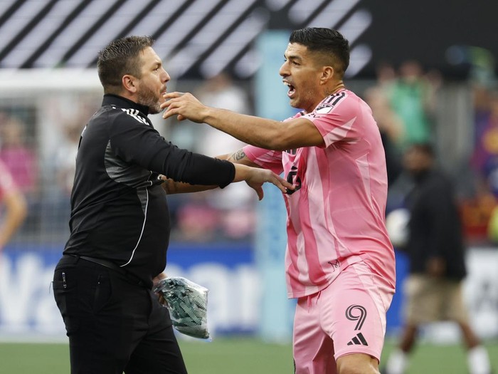 SEATTLE, WASHINGTON - AUGUST 31: Luis Suárez #9 of Inter Miami CF argues after the Leagues Cup Final match between Seattle Sounders and Inter Miami CF at Lumen Field on August 31, 2025 in Seattle, Washington. (Photo by Alika Jenner/Getty Images)