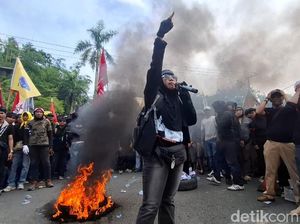 Demo di Gedung DPRD Tarakan Diwarnai Bakar Ban, Minta Tunjangan Dibatalkan