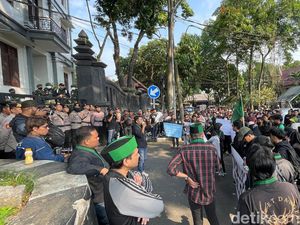 Berlangsung Singkat, Demo di DPRD Kota Malang Berjalan Damai Berlangsung Singkat, Demo di DPRD Kota Malang Berjalan Damai