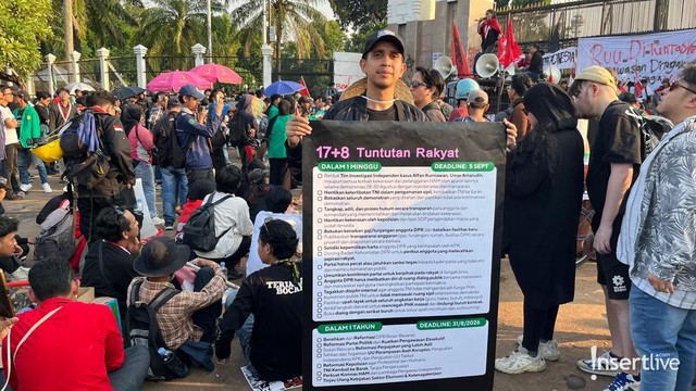 Highlight Dunia Hiburan InsertLive : Andovi da Lopez Gaungkan 17+8 Tuntutan Rakyat ke Pemerintah dan DPR