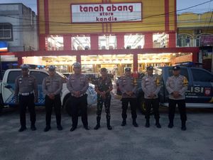 Sinergi TNI-Polri Patroli Bareng Jaga Keamanan di Kabupaten Siak Sinergi TNI-Polri Patroli Bareng Jaga Keamanan di Kabupaten Siak