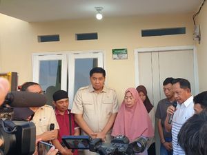 Ara dan Tito Serahkan Rumah buat Keluarga Affan Kurniawan di Cileungsi Ara dan Tito Serahkan Rumah buat Keluarga Affan Kurniawan di Cileungsi