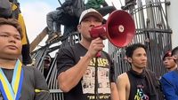 8 Gaya Artis Turun ke Jalan Ikut Demo DPR, Denny Sumargo Hingga Shindy Samuel