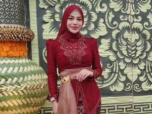 7 Foto Aurel Hermansyah Berkebaya Merah Marun, Makin Langsing Dengan BB 49 Kg 7 Foto Aurel Hermansyah Berkebaya Merah Marun, Makin Langsing Dengan BB 49 Kg