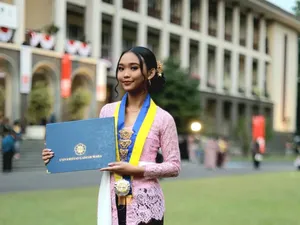 Sosok Kayla, Lulusan Tercepat S1 UGM yang Aktif Organisasi Sosok Kayla, Lulusan Tercepat S1 UGM yang Aktif Organisasi