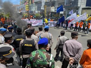 Mahasiswa Demo Depan Polres Parepare, Soroti Tugas Aparat Pengayom Masyarakat Mahasiswa Demo Depan Polres Parepare, Soroti Tugas Aparat Pengayom Masyarakat