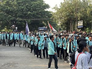 Mahasiswa Demo di DPRD Solo Wajib Pakai Almamater, Ini Alasannya Mahasiswa Demo di DPRD Solo Wajib Pakai Almamater, Ini Alasannya