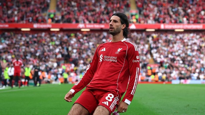 Soccer Football - Premier League - Liverpool v Arsenal - Anfield, Liverpool, Britain - August 31, 2025 Liverpools Dominik Szoboszlai celebrates scoring their first goal REUTERS/Phil Noble EDITORIAL USE ONLY. NO USE WITH UNAUTHORIZED AUDIO, VIDEO, DATA, FIXTURE LISTS, CLUB/LEAGUE LOGOS OR LIVE SERVICES. ONLINE IN-MATCH USE LIMITED TO 120 IMAGES, NO VIDEO EMULATION. NO USE IN BETTING, GAMES OR SINGLE CLUB/LEAGUE/PLAYER PUBLICATIONS. PLEASE CONTACT YOUR ACCOUNT REPRESENTATIVE FOR FURTHER DETAILS..