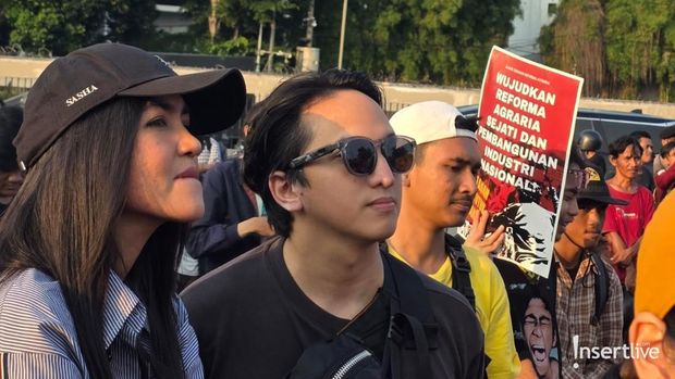 Ge Pamungkas dan Istri Demo DPR
