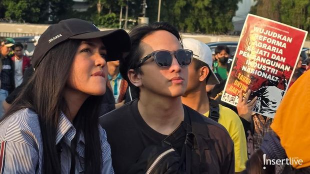 Ge Pamungkas dan Istri Demo DPR