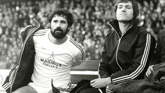 Gerd Muller, Gerd Mueller Gerd Muller (L) and Martin Jol (R) of Bayern Munich during the match between Bayern Munich and Eintracht Frankfurt on February 22, 1979 in Munich, Germany. (Photo by VI Images via Getty Images)